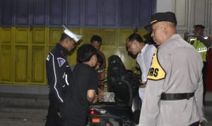 Polresta Cirebon Gelar Patroli dan KRYD Akhir Pekan, Amankan Miras Hingga Belasan Pemuda Hendak Tawuran
