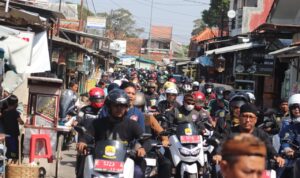 Dikawal Ratusan Pemotor, Imron Tinggalkan Rumah Dinas