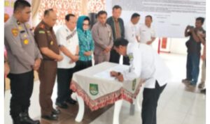 Bupati Rokan Hulu H. Sukiman Bersama Forkopimda Rohul Lainnya Komitmen Dalam Percepatan Penurunan Stunting di Negeri Seribu Suluk