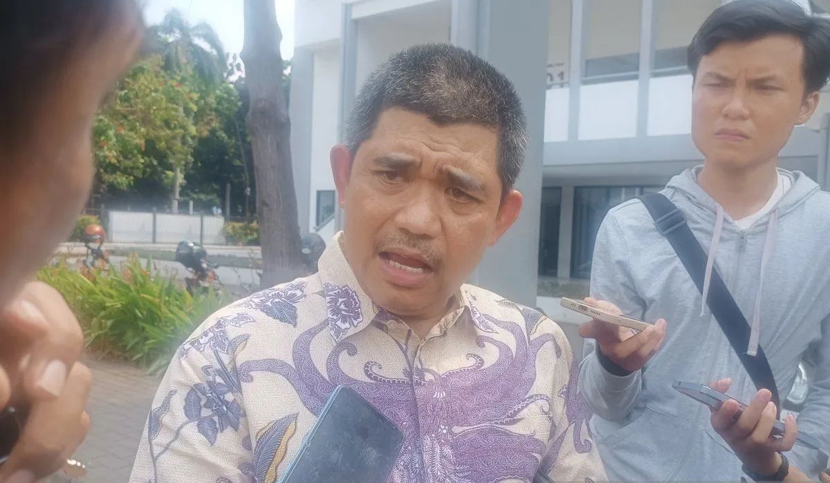 Anggota Densus 88 menangkap tersangka teroris MIT di Sulawesi Tengah.